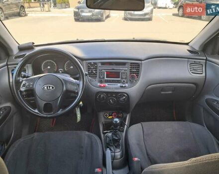 Белый Киа Рио, объемом двигателя 1.4 л и пробегом 324 тыс. км за 4000 $, фото 4 на Automoto.ua