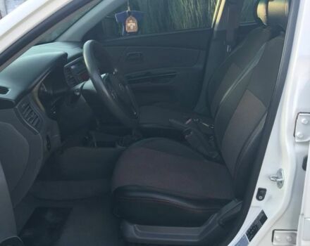 Білий Кіа Ріо, об'ємом двигуна 1.5 л та пробігом 157 тис. км за 7500 $, фото 3 на Automoto.ua