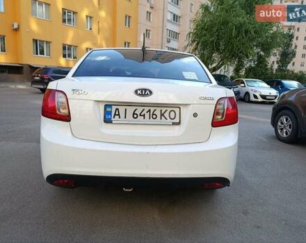 Білий Кіа Ріо, об'ємом двигуна 1.49 л та пробігом 170 тис. км за 5900 $, фото 4 на Automoto.ua