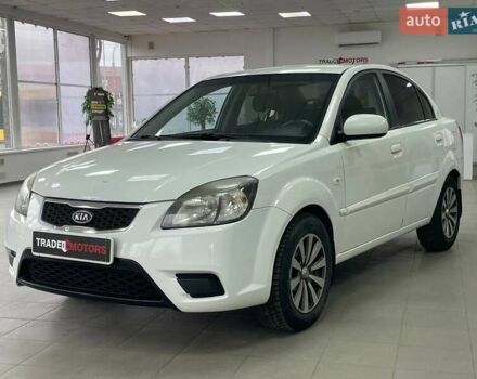Белый Киа Рио, объемом двигателя 1.49 л и пробегом 170 тыс. км за 4990 $, фото 5 на Automoto.ua