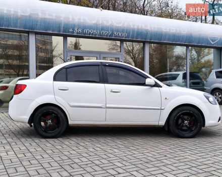 Белый Киа Рио, объемом двигателя 1.49 л и пробегом 157 тыс. км за 7100 $, фото 4 на Automoto.ua