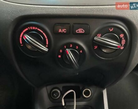 Белый Киа Рио, объемом двигателя 1.49 л и пробегом 170 тыс. км за 4990 $, фото 25 на Automoto.ua