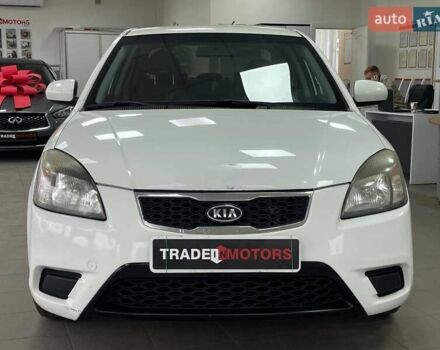 Белый Киа Рио, объемом двигателя 1.49 л и пробегом 170 тыс. км за 4990 $, фото 3 на Automoto.ua