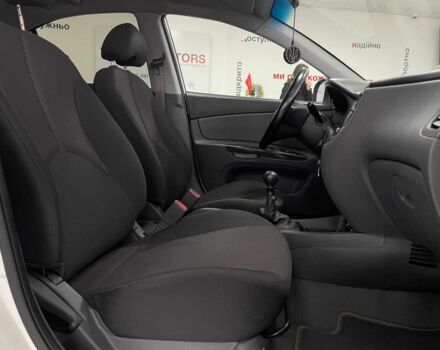 Белый Киа Рио, объемом двигателя 1.5 л и пробегом 170 тыс. км за 4690 $, фото 17 на Automoto.ua