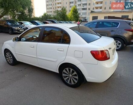 Білий Кіа Ріо, об'ємом двигуна 1.49 л та пробігом 170 тис. км за 5900 $, фото 3 на Automoto.ua