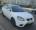 Белый Киа Рио, объемом двигателя 1.4 л и пробегом 297 тыс. км за 4600 $, фото 1 на Automoto.ua