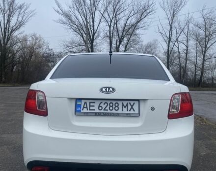 Белый Киа Рио, объемом двигателя 1.4 л и пробегом 156 тыс. км за 5600 $, фото 2 на Automoto.ua