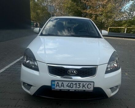 Белый Киа Рио, объемом двигателя 1.4 л и пробегом 158 тыс. км за 5800 $, фото 5 на Automoto.ua