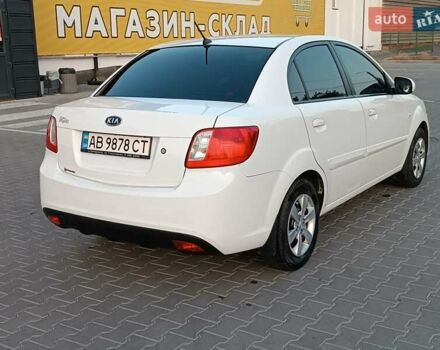 Білий Кіа Ріо, об'ємом двигуна 1.4 л та пробігом 202 тис. км за 5000 $, фото 3 на Automoto.ua