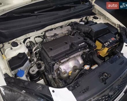 Белый Киа Рио, объемом двигателя 1.4 л и пробегом 223 тыс. км за 5700 $, фото 13 на Automoto.ua