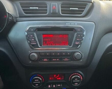 Белый Киа Рио, объемом двигателя 1.59 л и пробегом 257 тыс. км за 7600 $, фото 6 на Automoto.ua