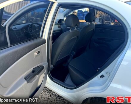 Белый Киа Рио, объемом двигателя 1.4 л и пробегом 220 тыс. км за 6350 $, фото 9 на Automoto.ua