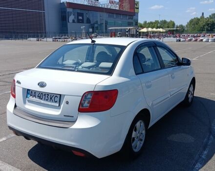 Білий Кіа Ріо, об'ємом двигуна 1.4 л та пробігом 157 тис. км за 4900 $, фото 1 на Automoto.ua