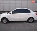 Белый Киа Рио, объемом двигателя 1.4 л и пробегом 260 тыс. км за 6400 $, фото 1 на Automoto.ua