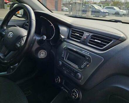 Белый Киа Рио, объемом двигателя 1.59 л и пробегом 210 тыс. км за 6800 $, фото 10 на Automoto.ua