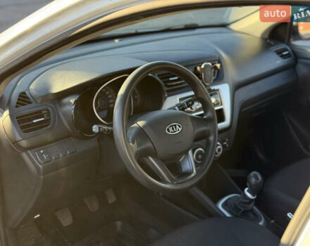 Белый Киа Рио, объемом двигателя 1.4 л и пробегом 157 тыс. км за 6500 $, фото 6 на Automoto.ua