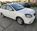 Белый Киа Рио, объемом двигателя 1.4 л и пробегом 223 тыс. км за 5700 $, фото 4 на Automoto.ua