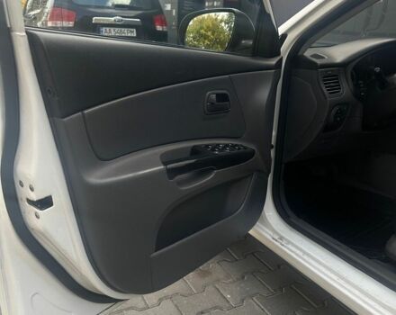 Белый Киа Рио, объемом двигателя 1.4 л и пробегом 158 тыс. км за 5800 $, фото 20 на Automoto.ua