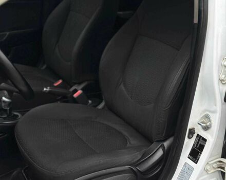 Белый Киа Рио, объемом двигателя 1.4 л и пробегом 217 тыс. км за 6600 $, фото 13 на Automoto.ua