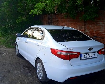 Белый Киа Рио, объемом двигателя 1.4 л и пробегом 170 тыс. км за 7000 $, фото 4 на Automoto.ua