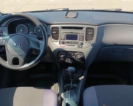 Білий Кіа Ріо, об'ємом двигуна 1.4 л та пробігом 157 тис. км за 4900 $, фото 5 на Automoto.ua