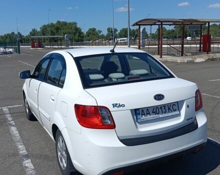 Білий Кіа Ріо, об'ємом двигуна 1.4 л та пробігом 157 тис. км за 4900 $, фото 2 на Automoto.ua