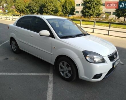 Білий Кіа Ріо, об'ємом двигуна 1.4 л та пробігом 260 тис. км за 6400 $, фото 2 на Automoto.ua