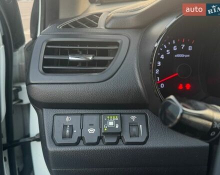 Белый Киа Рио, объемом двигателя 1.59 л и пробегом 257 тыс. км за 6999 $, фото 9 на Automoto.ua