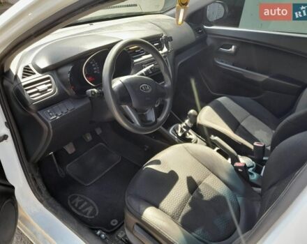 Белый Киа Рио, объемом двигателя 1.4 л и пробегом 162 тыс. км за 6500 $, фото 5 на Automoto.ua