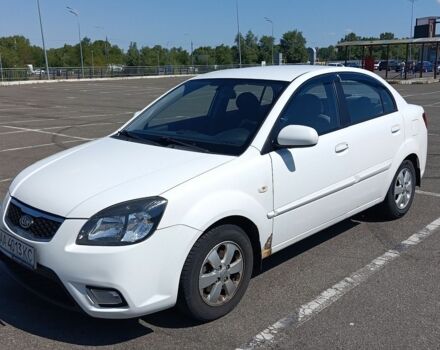 Білий Кіа Ріо, об'ємом двигуна 1.4 л та пробігом 157 тис. км за 4900 $, фото 3 на Automoto.ua