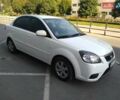 Белый Киа Рио, объемом двигателя 1.4 л и пробегом 260 тыс. км за 6400 $, фото 2 на Automoto.ua