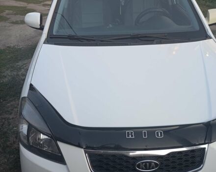 Белый Киа Рио, объемом двигателя 1.4 л и пробегом 191 тыс. км за 4600 $, фото 4 на Automoto.ua