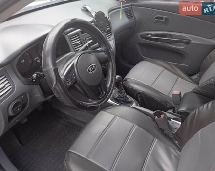 Белый Киа Рио, объемом двигателя 1.4 л и пробегом 191 тыс. км за 4600 $, фото 7 на Automoto.ua