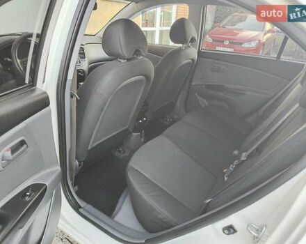 Белый Киа Рио, объемом двигателя 1.4 л и пробегом 223 тыс. км за 5700 $, фото 8 на Automoto.ua