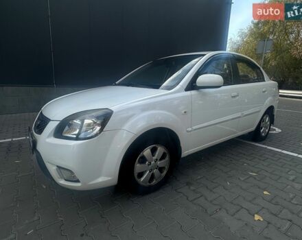 Белый Киа Рио, объемом двигателя 1.4 л и пробегом 158 тыс. км за 5800 $, фото 14 на Automoto.ua