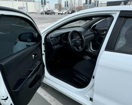 Белый Киа Рио, объемом двигателя 1.6 л и пробегом 253 тыс. км за 7400 $, фото 7 на Automoto.ua