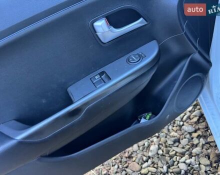Білий Кіа Ріо, об'ємом двигуна 1.4 л та пробігом 160 тис. км за 2999 $, фото 14 на Automoto.ua