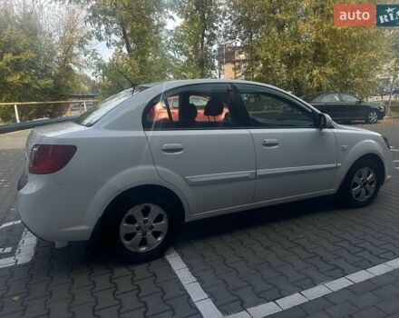 Белый Киа Рио, объемом двигателя 1.4 л и пробегом 158 тыс. км за 5800 $, фото 9 на Automoto.ua
