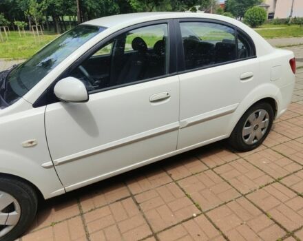 Белый Киа Рио, объемом двигателя 1.4 л и пробегом 250 тыс. км за 6300 $, фото 2 на Automoto.ua
