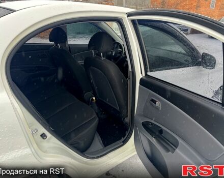 Білий Кіа Ріо, об'ємом двигуна 1.4 л та пробігом 22500 тис. км за 6200 $, фото 5 на Automoto.ua