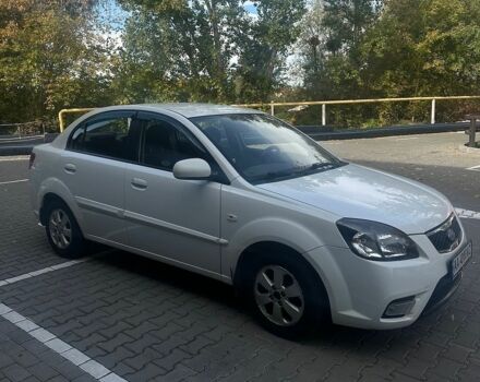 Белый Киа Рио, объемом двигателя 1.4 л и пробегом 158 тыс. км за 5800 $, фото 1 на Automoto.ua