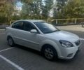 Белый Киа Рио, объемом двигателя 1.4 л и пробегом 158 тыс. км за 5800 $, фото 1 на Automoto.ua