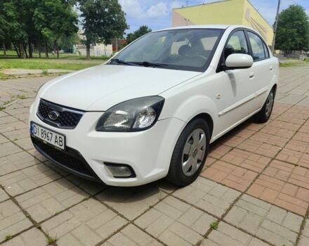Белый Киа Рио, объемом двигателя 1.4 л и пробегом 250 тыс. км за 6100 $, фото 1 на Automoto.ua
