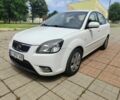 Белый Киа Рио, объемом двигателя 1.4 л и пробегом 250 тыс. км за 6100 $, фото 1 на Automoto.ua