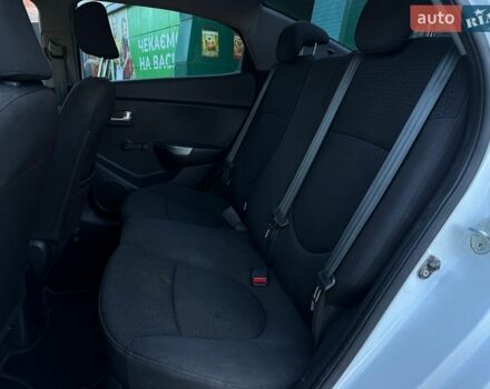 Білий Кіа Ріо, об'ємом двигуна 1.4 л та пробігом 162 тис. км за 6999 $, фото 22 на Automoto.ua