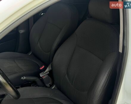 Білий Кіа Ріо, об'ємом двигуна 1.4 л та пробігом 219 тис. км за 5999 $, фото 10 на Automoto.ua