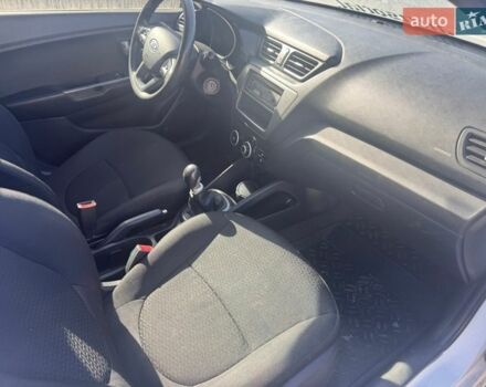 Белый Киа Рио, объемом двигателя 1.4 л и пробегом 147 тыс. км за 2700 $, фото 8 на Automoto.ua