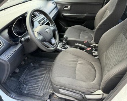 Белый Киа Рио, объемом двигателя 1.4 л и пробегом 157 тыс. км за 6200 $, фото 8 на Automoto.ua