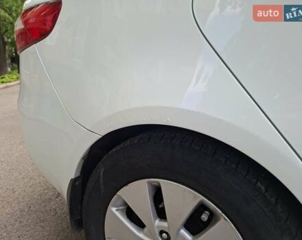 Белый Киа Рио, объемом двигателя 1.59 л и пробегом 210 тыс. км за 6800 $, фото 9 на Automoto.ua