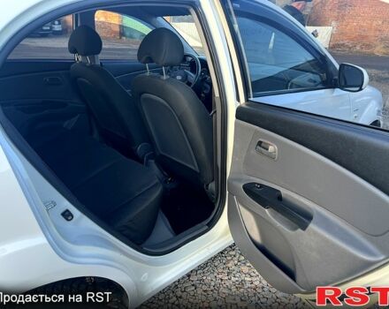 Белый Киа Рио, объемом двигателя 1.4 л и пробегом 220 тыс. км за 6350 $, фото 8 на Automoto.ua